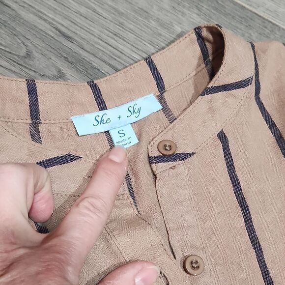 She + Sky Boho Taupe Navy Striped Tie Top - Picture 5 of 8